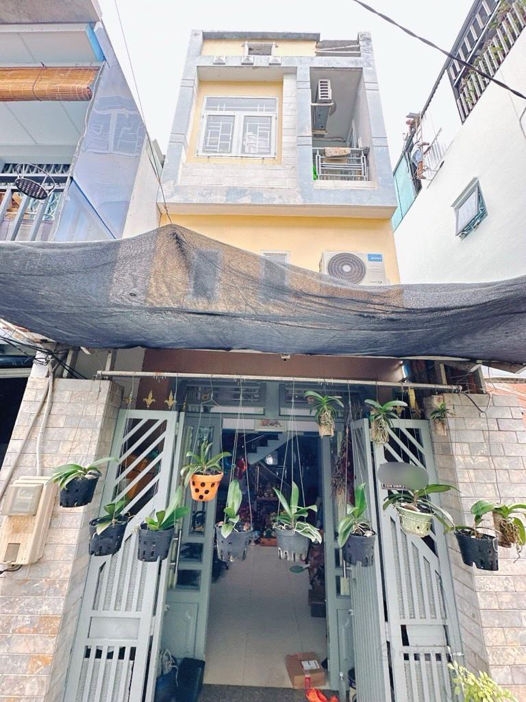 Nhà 3 tầng - 28,2m2 - gần ra Hoàng Diệu. 4,2 tỷ