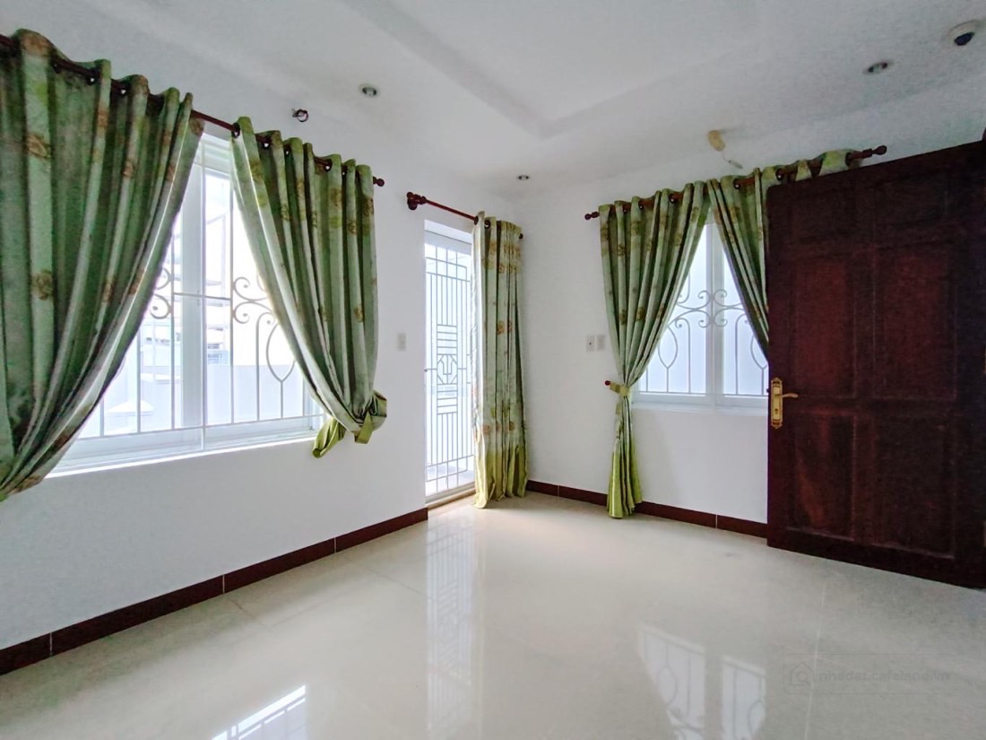 Nhà ngang hơn 5m, 80m2, 8pn6wc, hẻm thẳng xe hơi vào nhà, kết cấu còn mới, đẹp