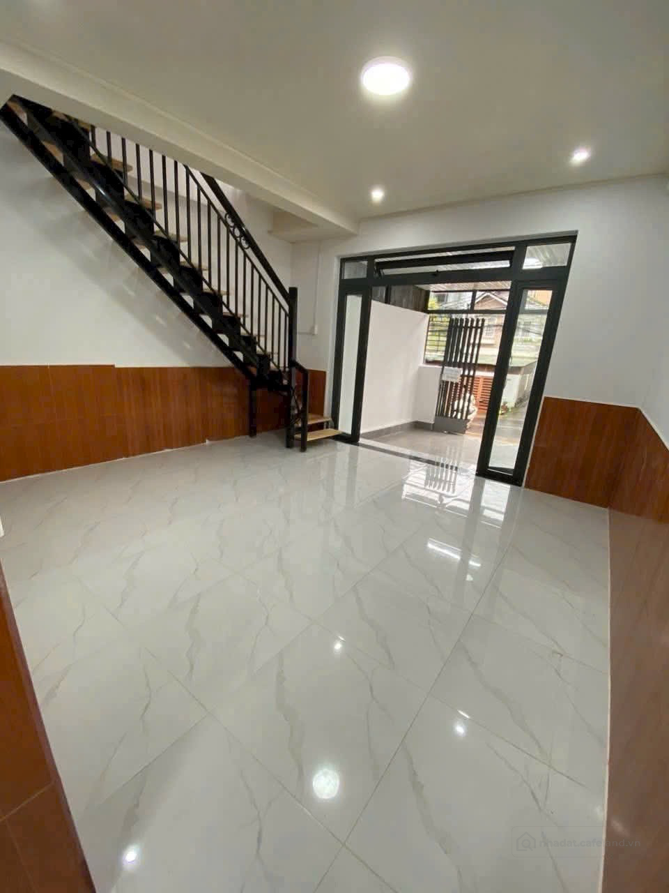 Cho thuê nhà nguyên căn mặt tiền đường Hà Huy Tạp,phường 3,Đà Lạt
nhà 1 trệt 1