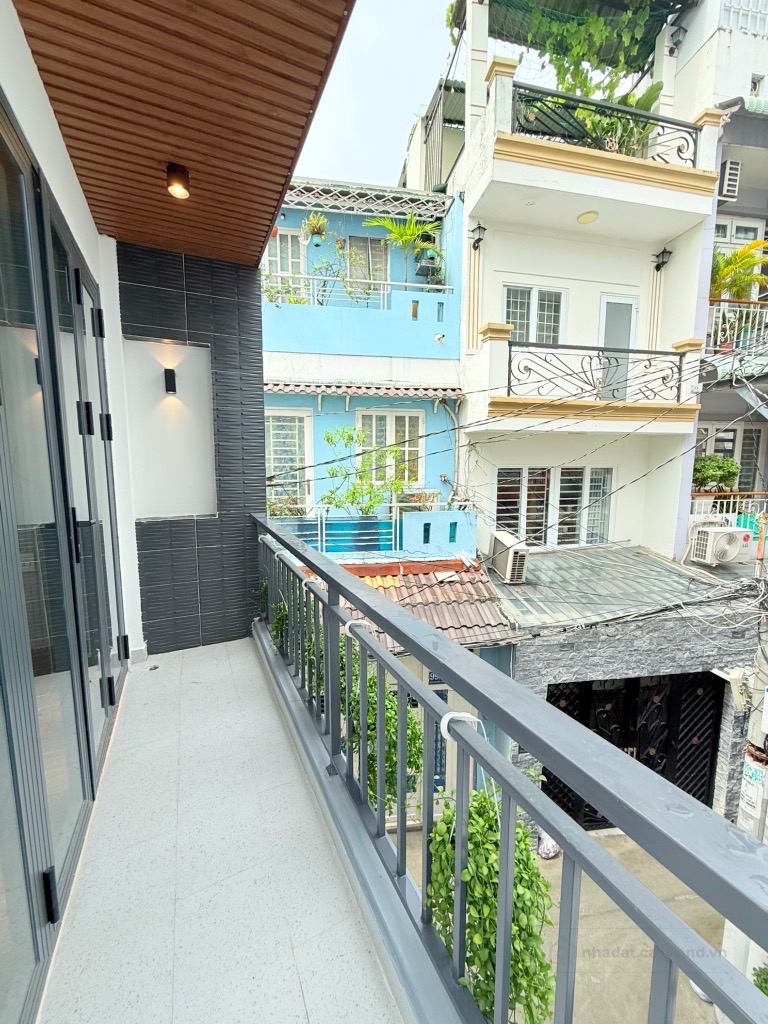 nhà ngang hơn 5m, mới đẹp, 3pn2wc, hẻm phòng ngủ trệt, sân thượng, @