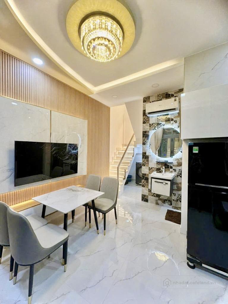 Lê Văn Sỹ - nhà đẹp 3 tầng 2 PN - sổ 20,9m2. 4,5 tỷ