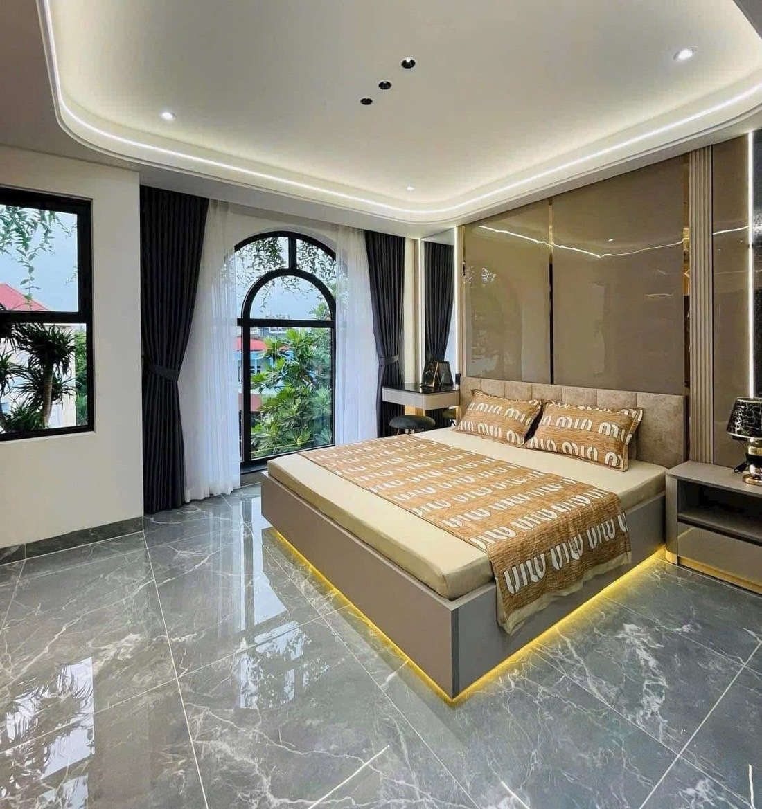 CHỦ GỬI - HÀNG NGỘP CẦN BÁN GẤP - NHÀ TRẦN QUANH DIỆU, QUẬN 3 , HẺM Ô TÔ LỚN