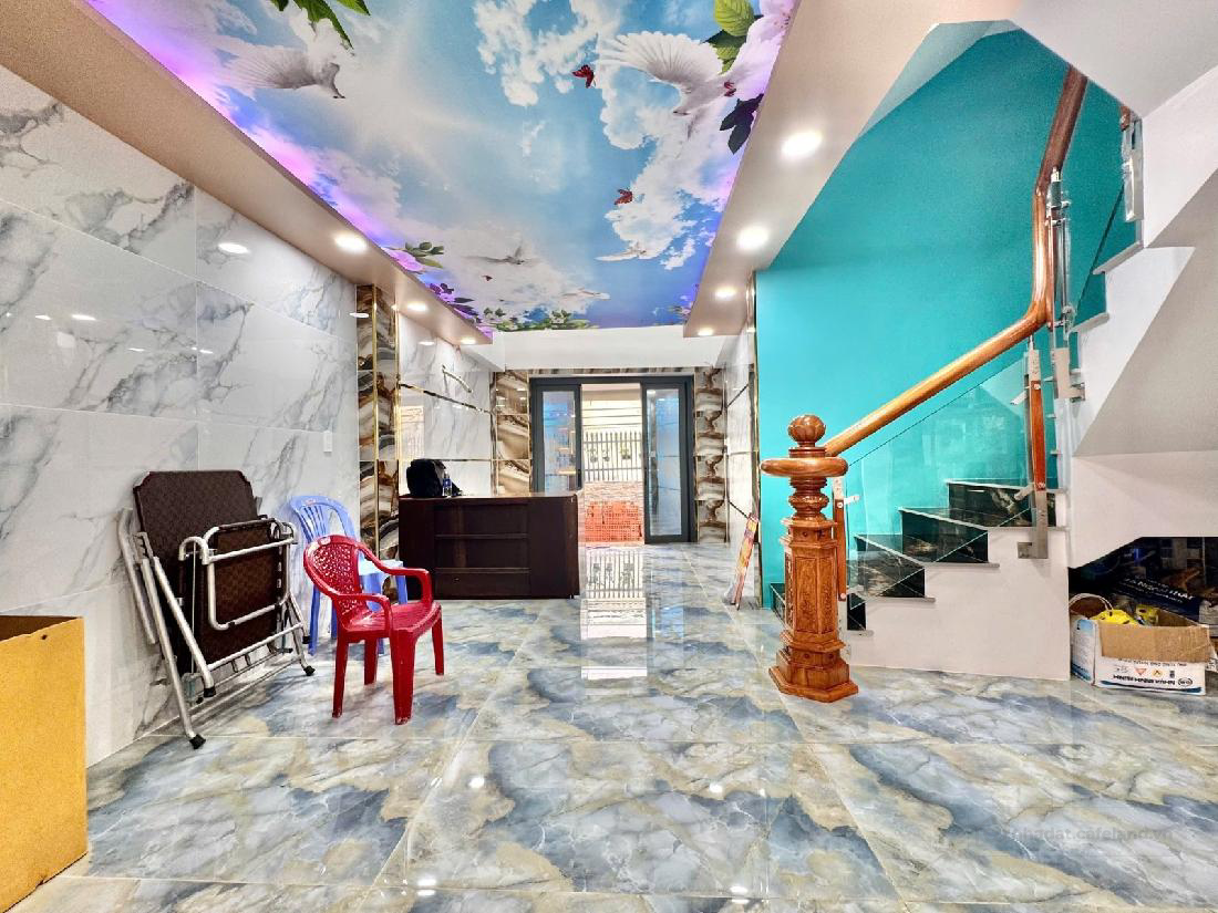NHÀ MỚI Ở NGAY - XE HƠI ĐẬU CỬA - SÁT MẶT TIỀN.