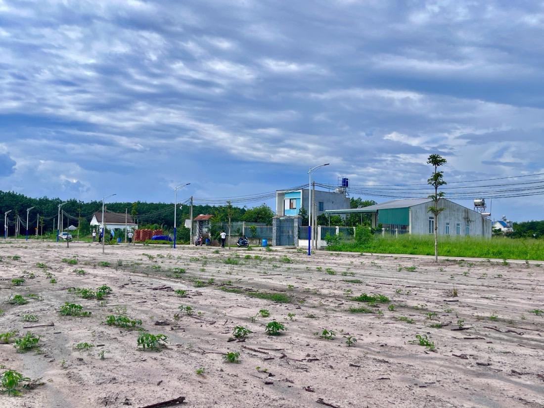 lô đất thổ 120m2, giá 300tr đường bê tông 6m gần KCN Minh Hưng 3.