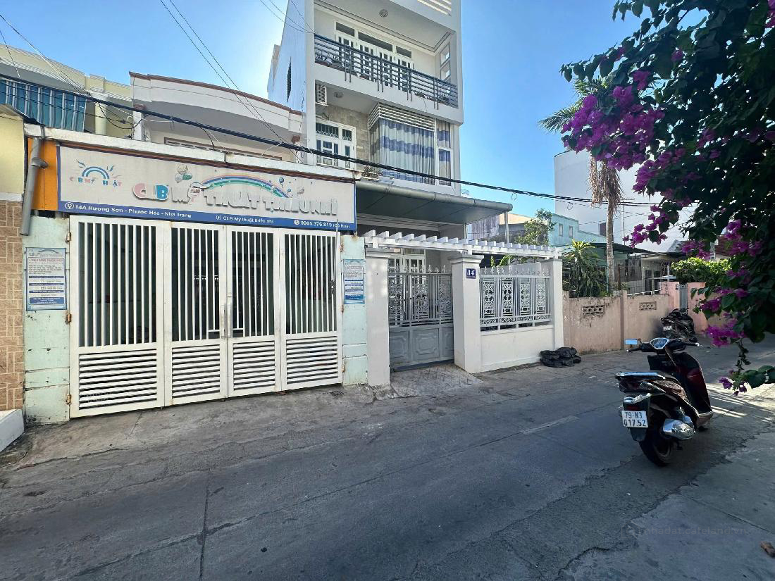 Đất rộng, nhà đẹp Trung tâm Nha Trang. 