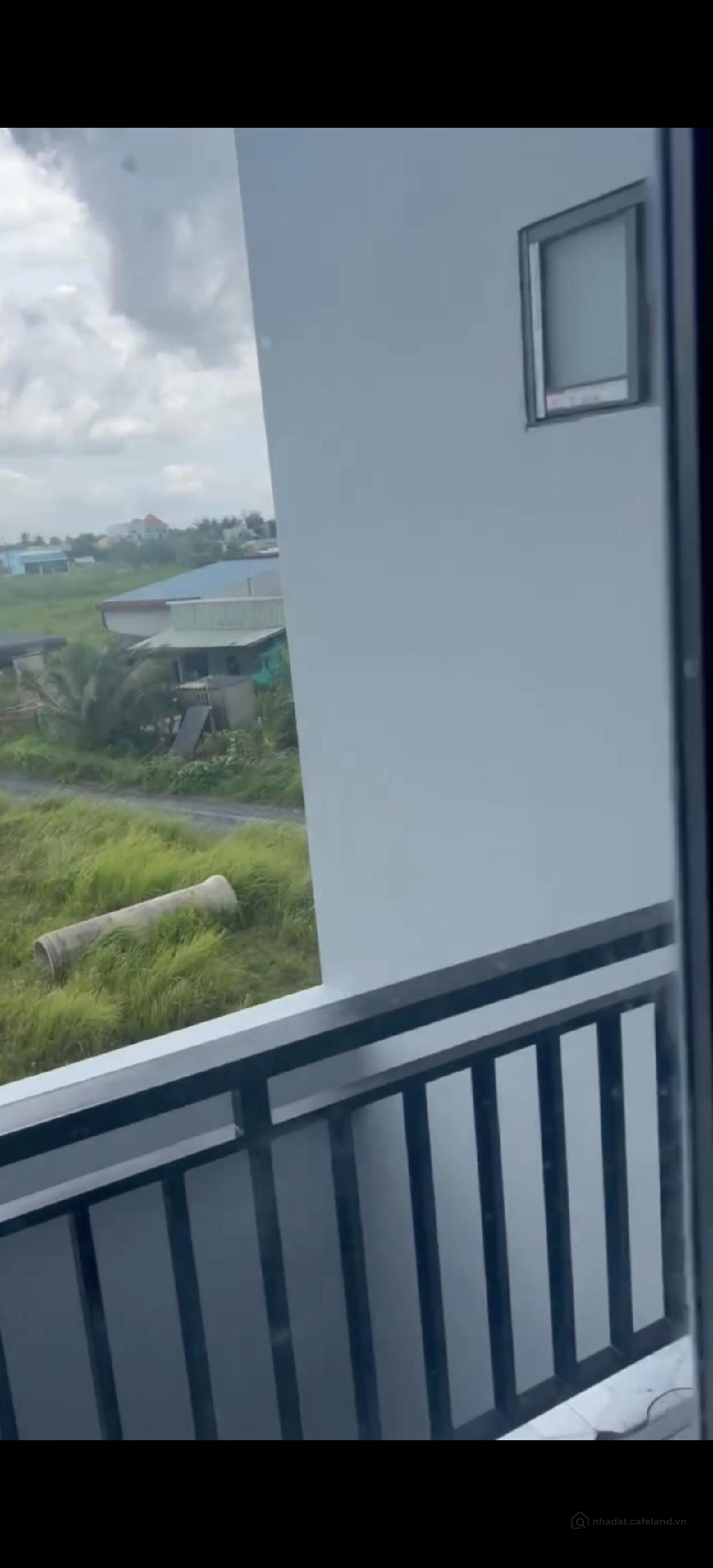 nhà giá rẻ long an 1 trệt 1 lầu 2 phòng ngủ 2 tolet 1 phòng thờ
