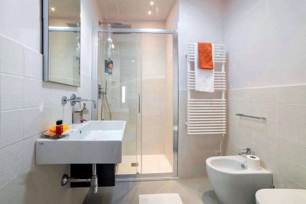 bán gấp căn nhà ngay Quốc lộ 13, gần Vạn Phúc City