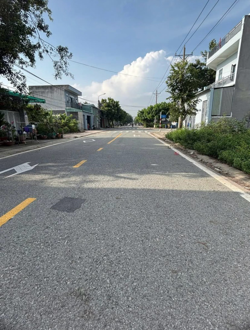 cần bán gấp lô đất mặt tiền đường nhựa giá đầu tư