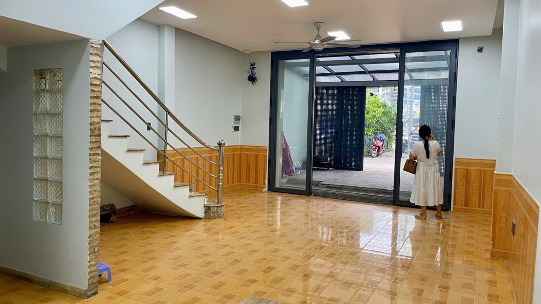 Cần cho thuê nhà riêng mặt tiền Nguyễn Văn Linh