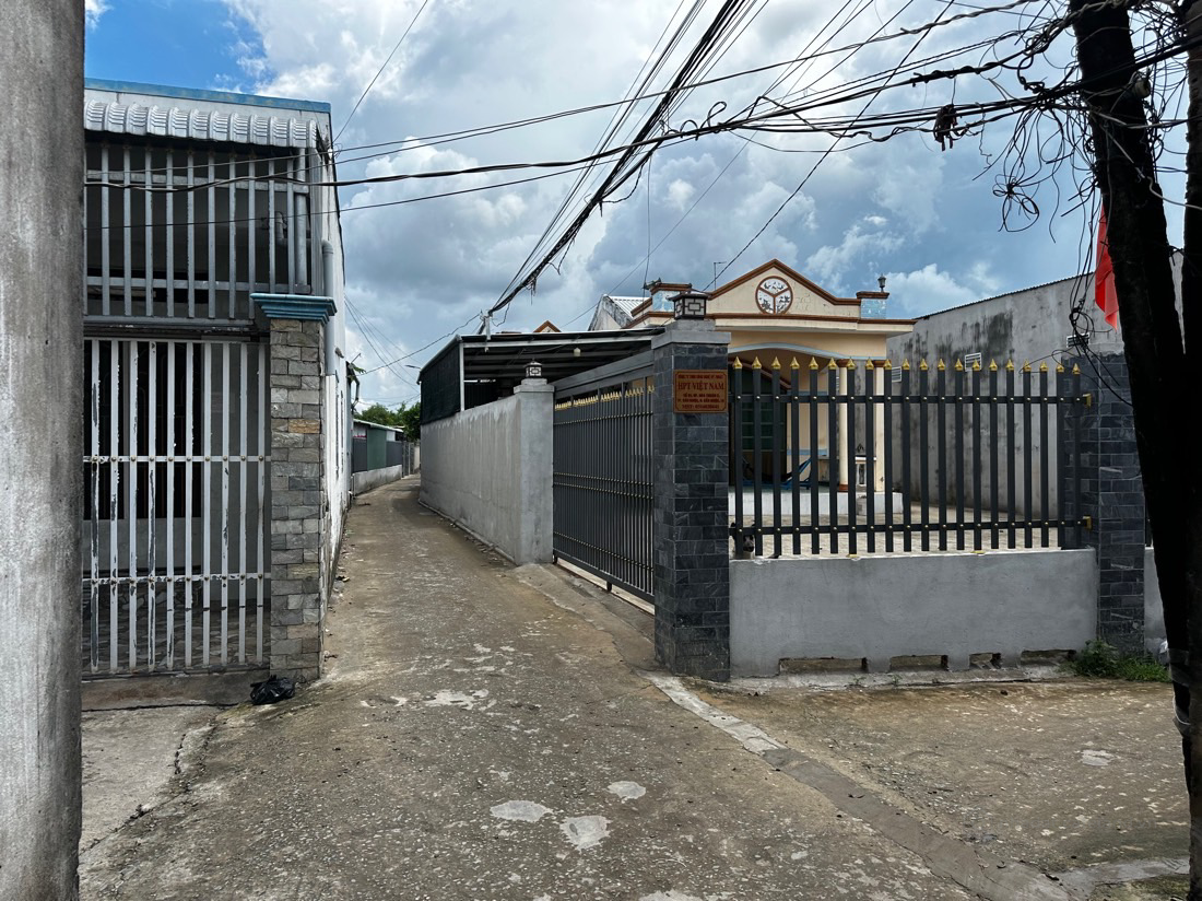 Bán nhà 2 mặt tiền hẻm ô tô 7 chỗ, cách QL50 là 20m.