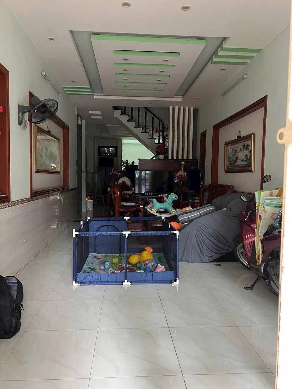 Nhà sổ Hồng riêng trệt 2lau toa xe lửa
Giáp siêu thị Viencom 550
Đường nhự