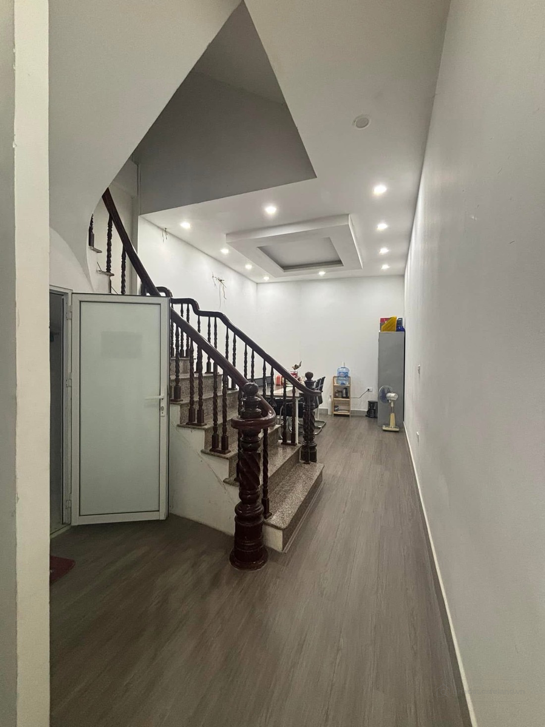 BÁN NHÀ MẶT PHỐ MỄ TRÌ 5 TẦNG-60m2-Ô TÔ LA LIỆT TRƯỚC CỔNG . GIÁ 28.5🧄