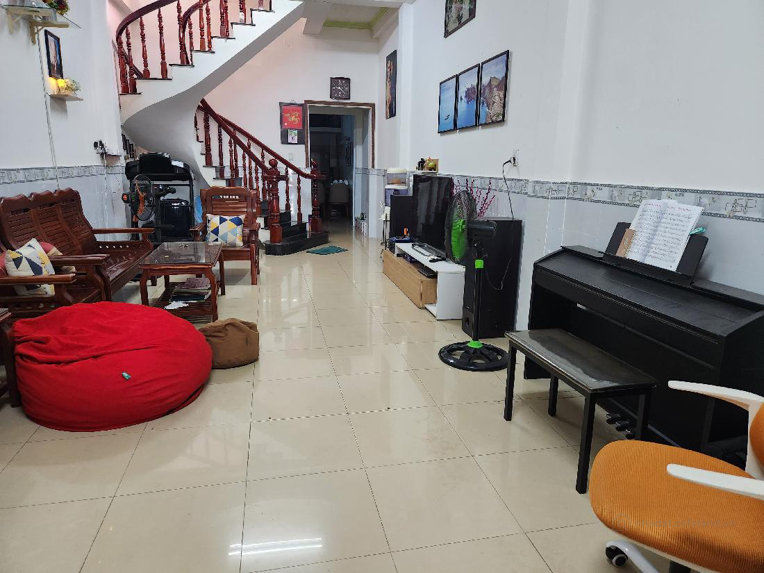 Mặt bằng 8x20m, đối diện chợ đầu mối Hóc Môn, kinh doanh hoặc ở