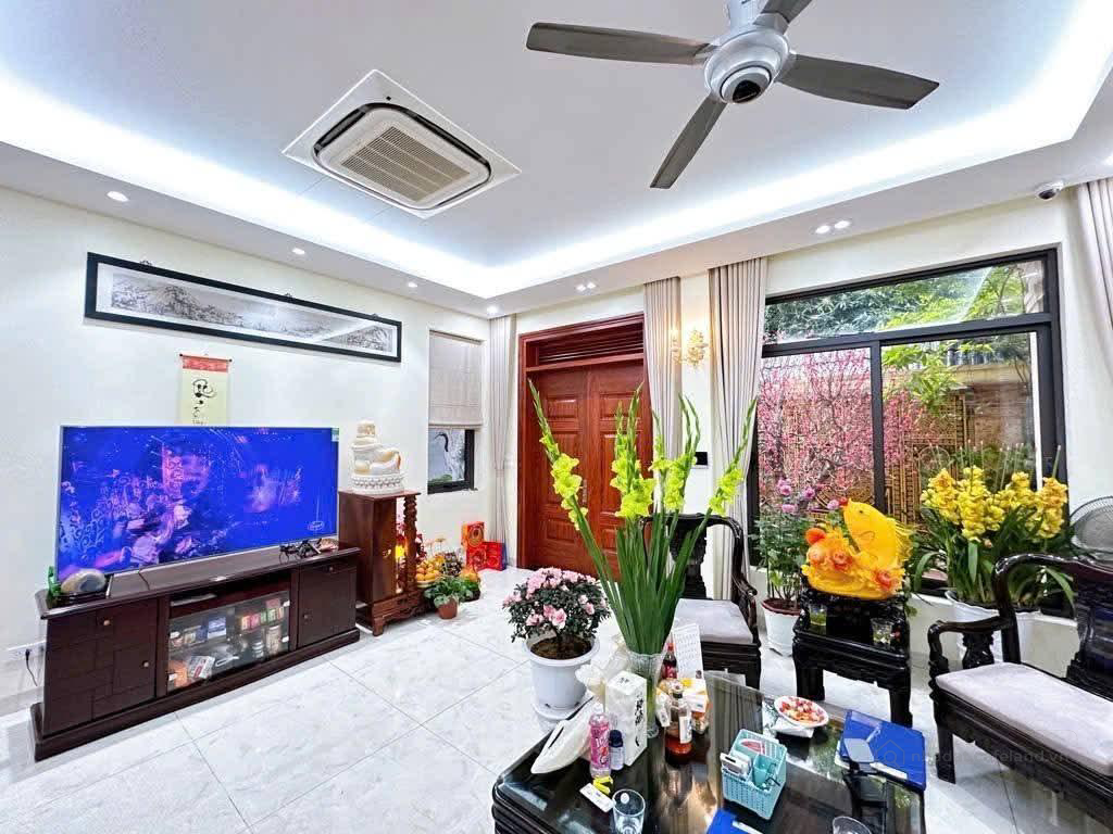 Cô Chú Giá Sư bán RẺ NHẤT Lô Biệt Thự bán đảo Linh Đàm, 180m2 , sổ đỏ, Đường kin