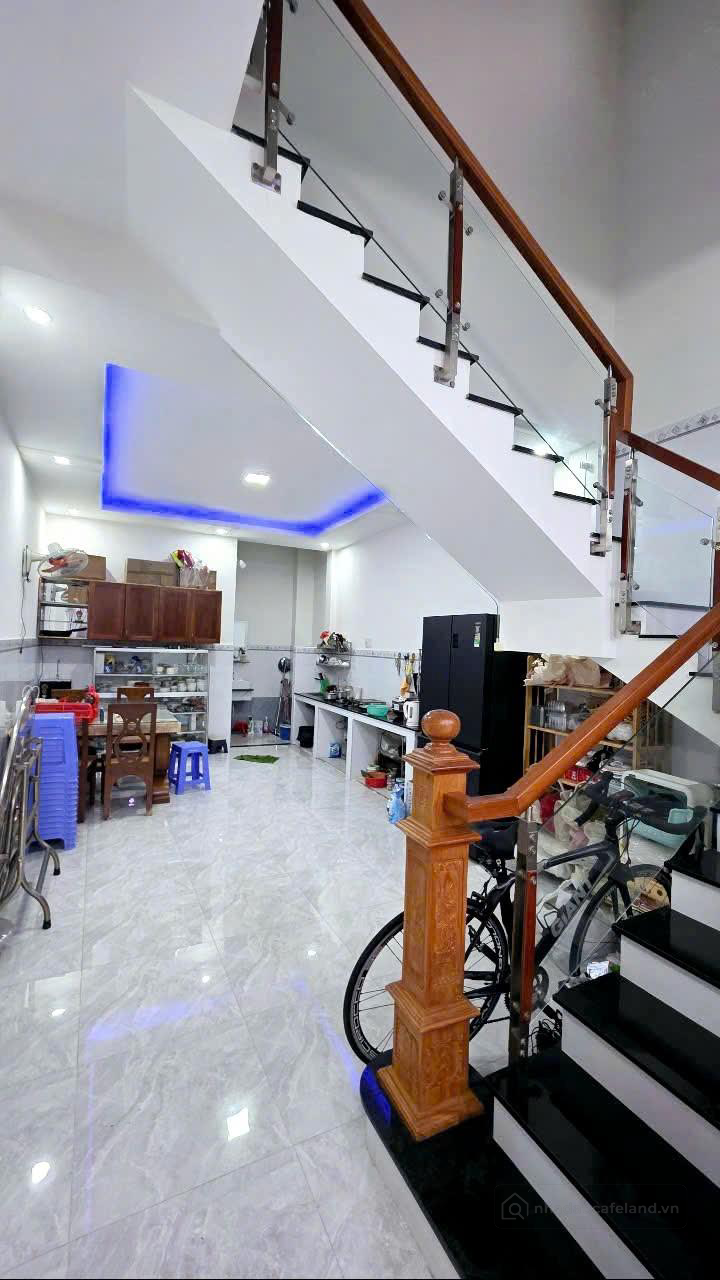 Nhà 1 trệt 1 Lầu Sổ hồng Riêng Gần Cffe Xóm Vắng phường thống nhất dĩ an 3 tỷ 65