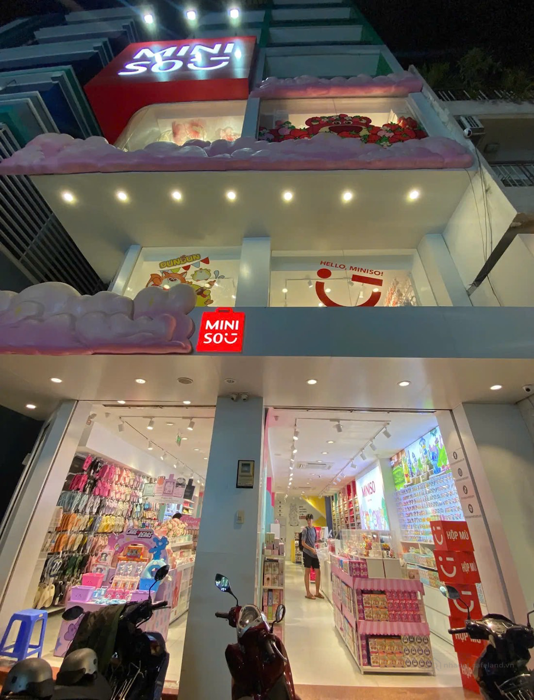 Toà nhà 7 tầng, 7,2 x 17 m , thang máy , thiết kế thông sàn , Nguyễn Trãi , Q5.