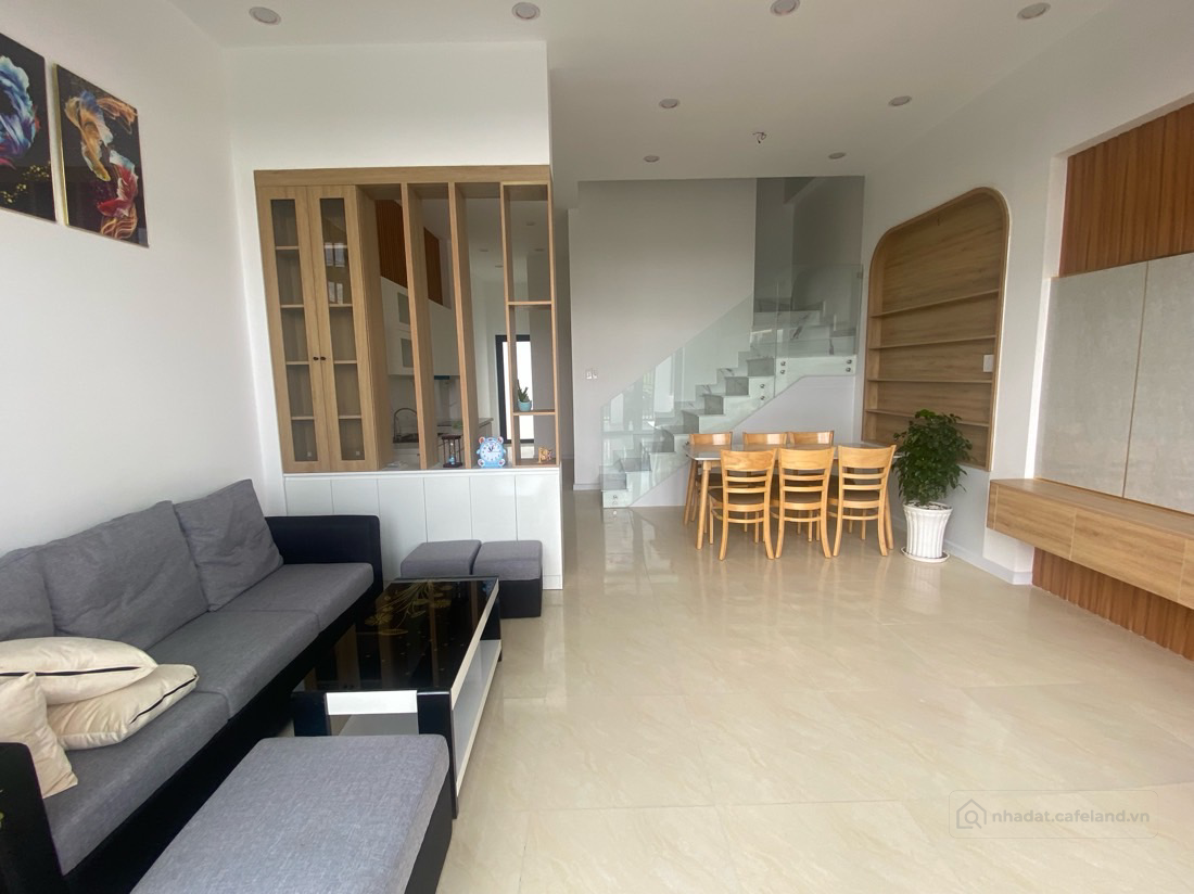    NHÀ MẶT TIỀN ĐƯỜNG NHỰA LỚN - TRUNG TÂM THỊ TRẤN CẦN ĐƯỚC NÈ BÀ CON
  