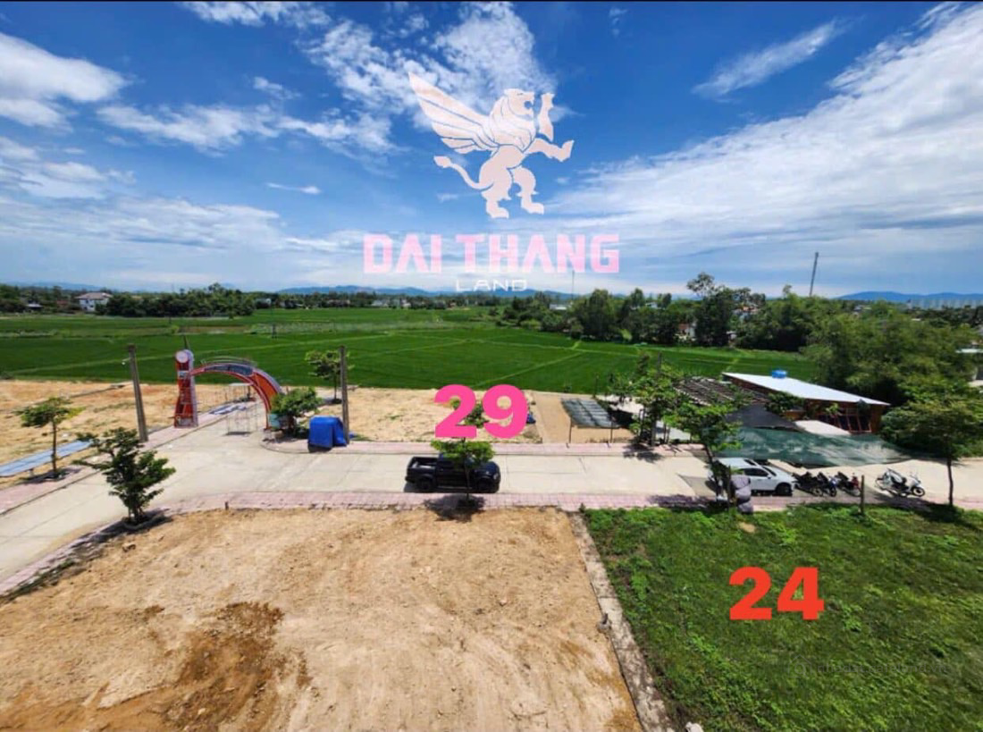 Đất nhỏ có sổ đỏ 108m2, gần chợ, bên khu dân đông đúc, đối diện quán cà phê