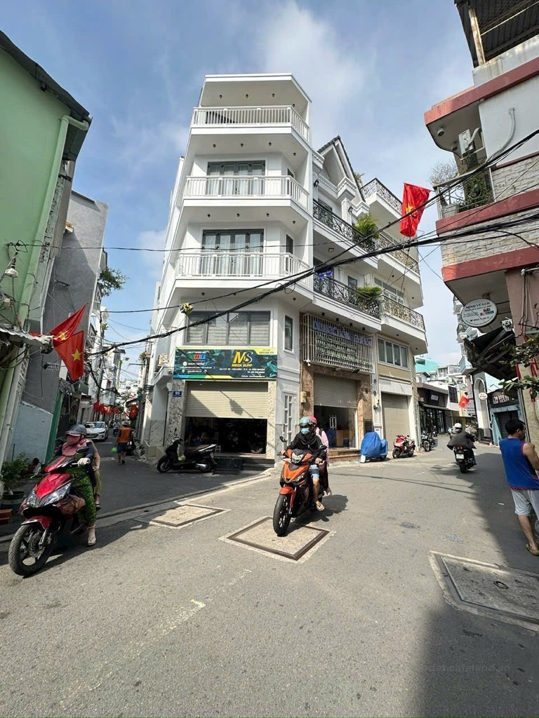 đầu tư căn mặt tiền đường, với mức 13 tỉ nhỉnh, thu về 40tr / tháng. Nhà đẹp, @