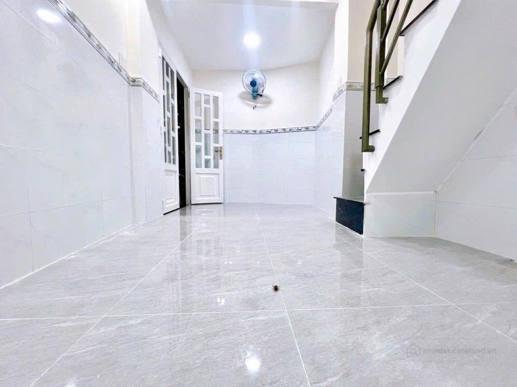 Chỉ 2,47 tỷ - nhà 3 tấm 2pn 3WC - ngay đường Khánh Hội
