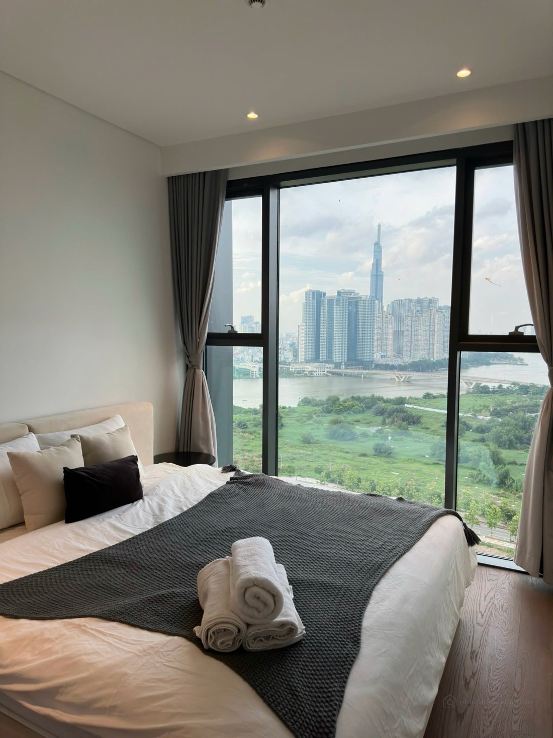 Cần bán nhanh căn hộ 82m2 The Crest Thủ Thiêm, full NT giá chỉ 20tỷ
