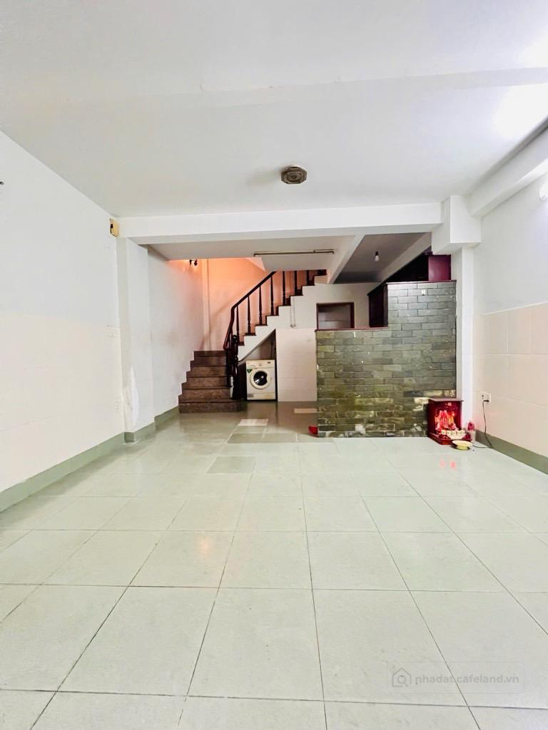 Nhà 4 tầng 3pn - 31,8m2 (4,1 x 7,8) - sát mặt tiền Trường Sa. 5,8 tỷ