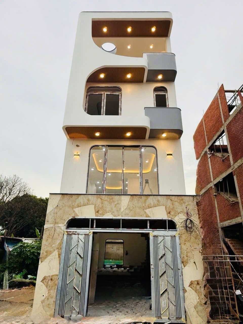 SIÊU PHẨM MỚI – NHÀ ĐẸP LUXURY NGAY TRUNG TÂM BÀ ĐIỂM – SHR – FULL NỘI THẤT CAO