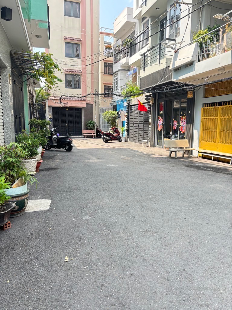 Nhà cũ tiện xây mới, ngang 3m, 40m2, hẻm xe hơi, pháp lý chuẩn.