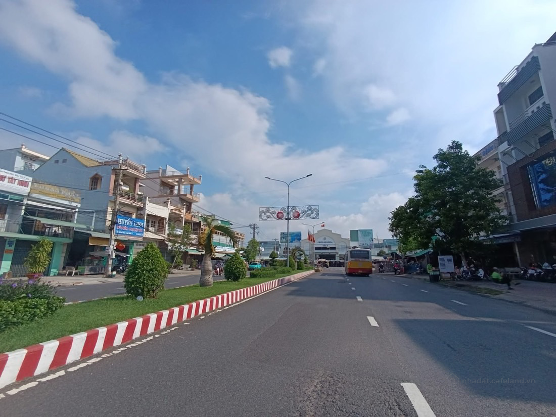 Bán nhà mặt tiền Tôn Đức Thắng Cách cửa 5vchợ Long Hoa 100m