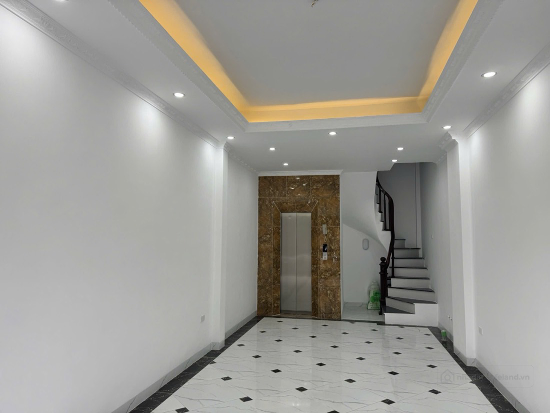 Bán Nhà mới 40m MT 3m68 nở hậu, 6 tầng có thang máy