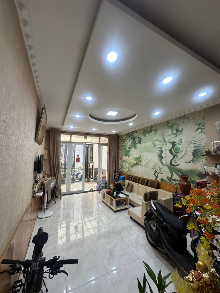 Nhà còn mới, 82m2, 2 mặt hẻm, gần mặt tiền, hẻm thẳng, khu dân trí