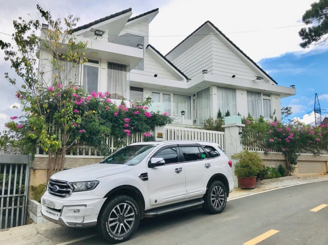 Bán căn villa 2 mặt tiền đường nhựa Yên Thế, Đà Lạt. View Đẹp. LH 0769684223