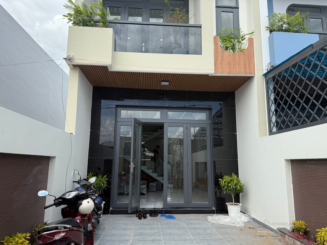 Bán gấp căn nhà 1trệt 1lầu 2PN 2WC, 5x28m,giá 3ty công chứng sang tên trong ngày