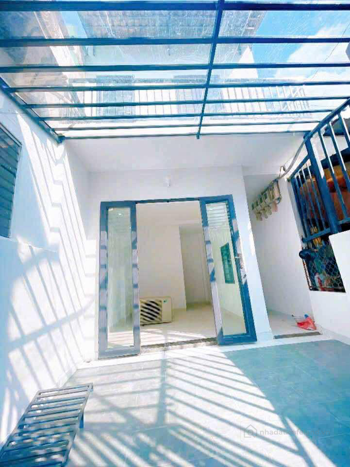 Chỉ 4,5 tỷ - nhà Bến Vân Đồn sổ 67,3m2 (3,83m x 16m)