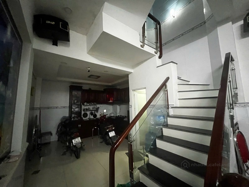 Bán nhà riêng gần Vạn Phúc City, QL 13, 41m2 hẻm xe hơi, giá 4,6 tỷ
