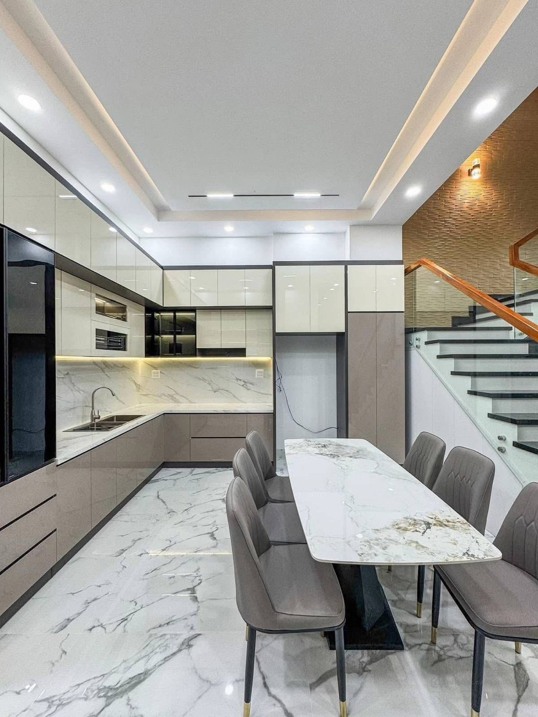 Cần bán nhà đường Mai Văn Ngọc, p10, Phú Nhuận giá 4 tỷ 590/64m2 sổ riêng HXH