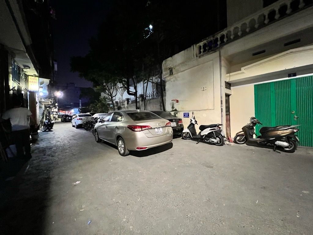 PHÂN LÔ QUÂN ĐỘI PHỐ VĂN CAO - 2 Ô TÔ TRÁNH - GẦN HỒ TÂY - 11.7 TỶ HƠN 30m².