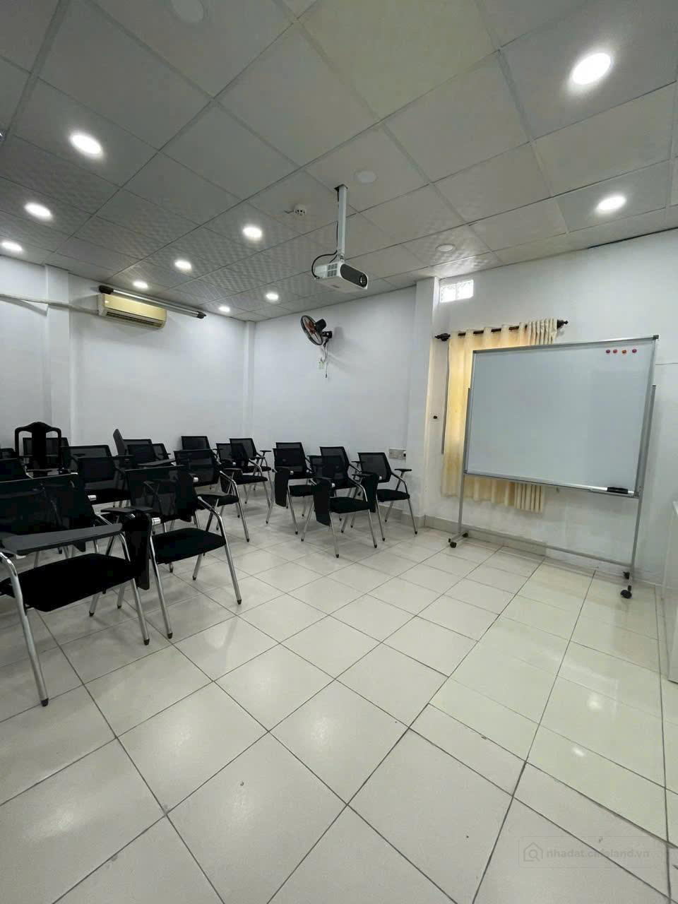 Nhà phố Trần Nhật Duật sầm uất bậc nhất Nha Trang, giá 17,5 tỷ