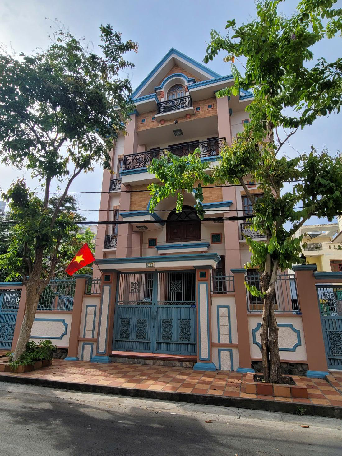 Bán góc 2MT (319,42m2- 3 lầu) khu nhà của cán bộ Tổng cục 5 - Bộ Công an,39 tỷ 