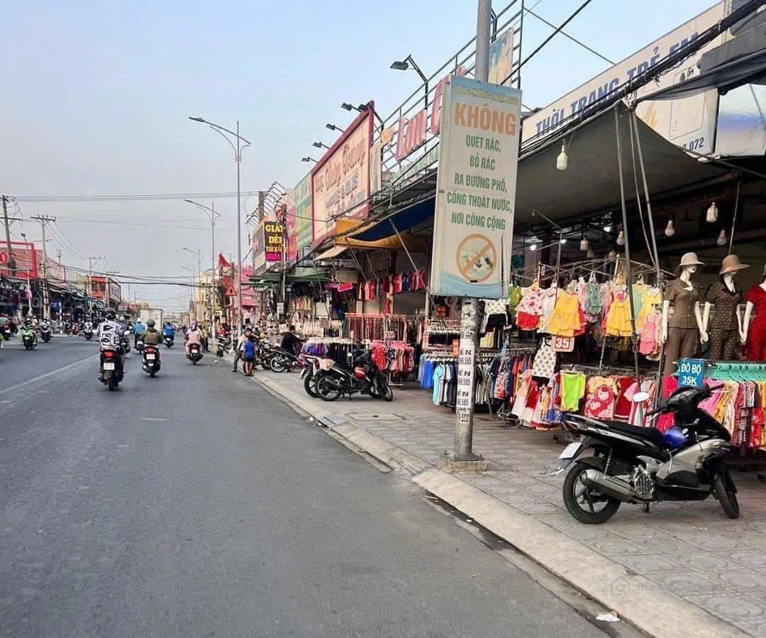 đất thổ cư , mặt tiền đường , dân cư đông , sổ hồng riêng 