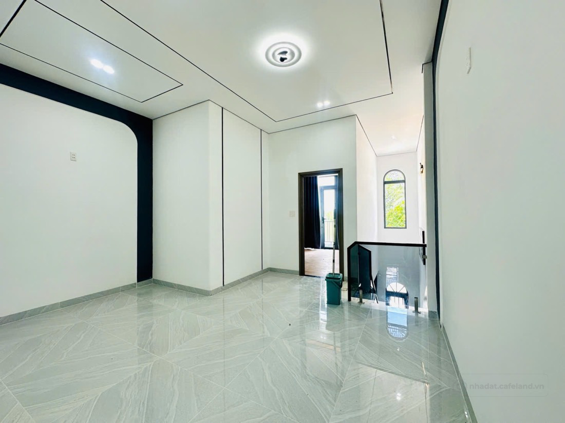 bán nhà mới xây 3PN, 1T, 1L hoàn công, đường giồng lớn vào 200m, đường bê tông