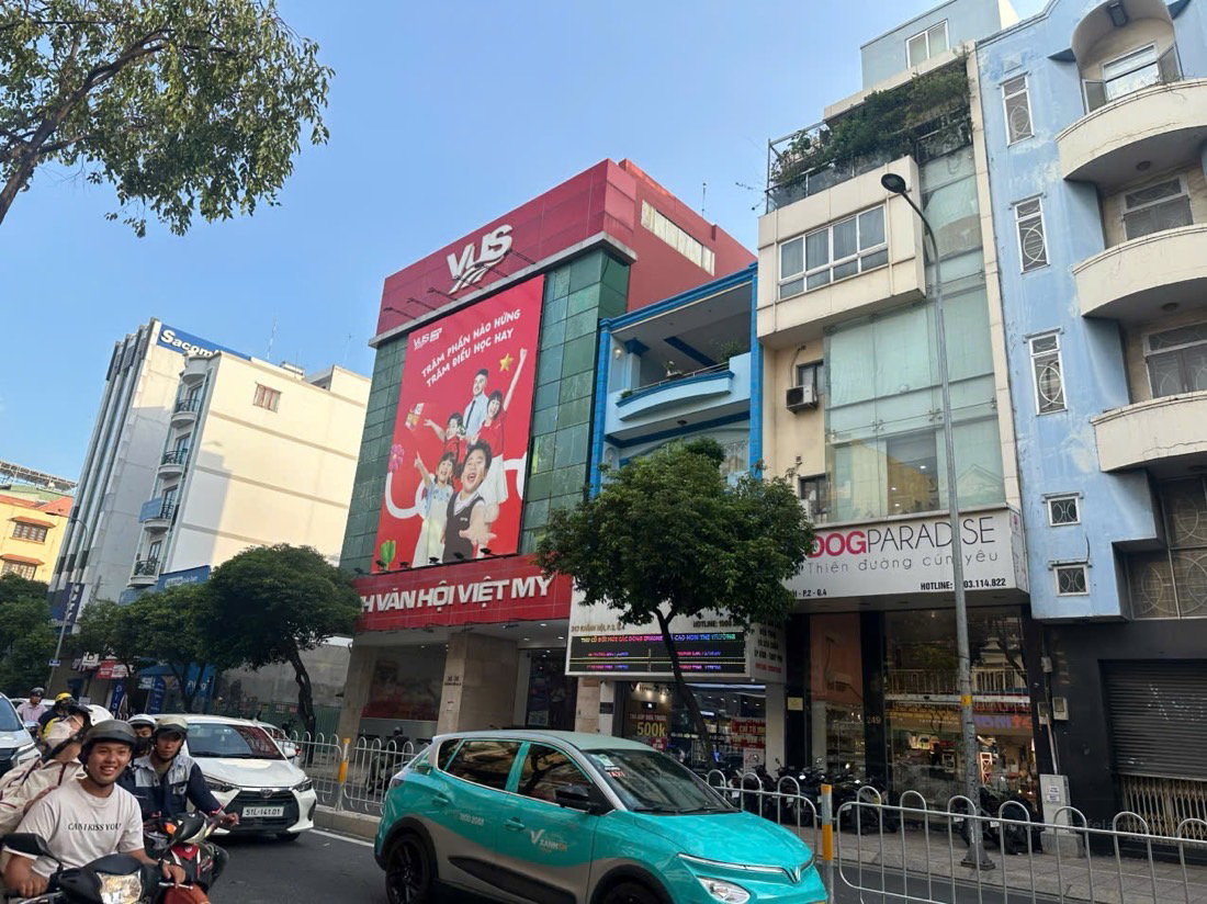 TOÀ NHÀ 7 TẦNG 249 KHÁNH HỘI Q4,GIÁ 45 TỶ, LH 0906979786