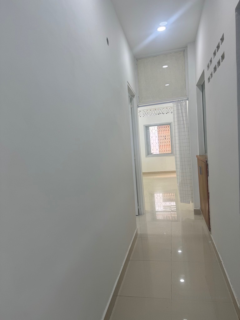 Nhà cũ tiện xây mới, ngang gần 5m, gần các trường đại học 
