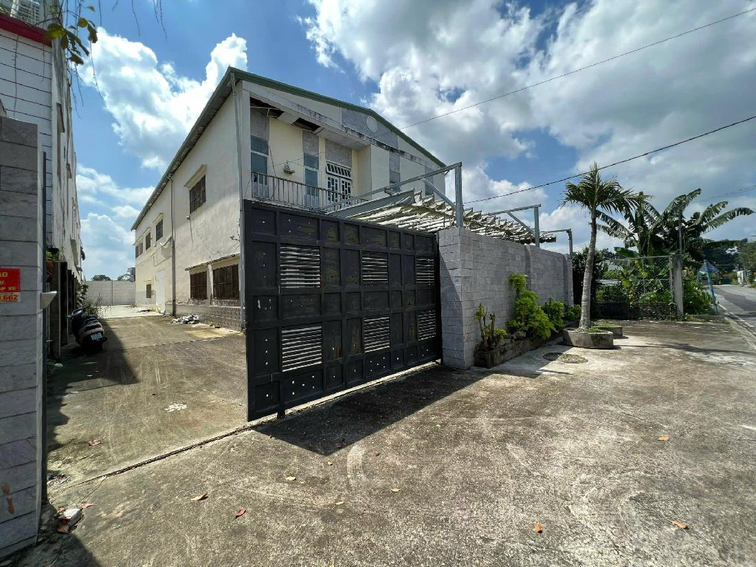 HÓC MÔN, BÁN XƯỞNG KHO SONG HÀNH, DT 18x50 898m2 THỔ CƯ