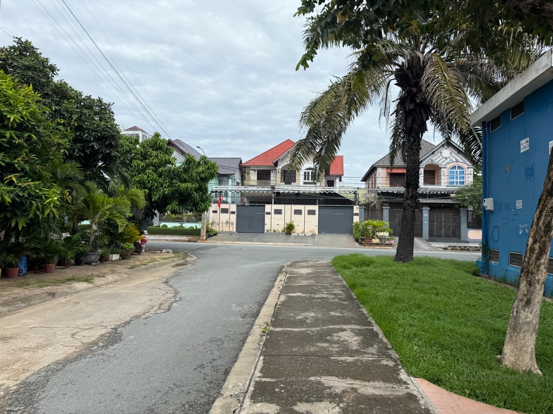 Biệt phủ nội thất gỗ quý , 940 m2 4 tầng có hầm , An Dương Vương, Phú Định