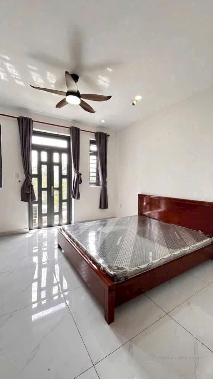 Bán nhà ngay chợ đường quận 12 tphcm