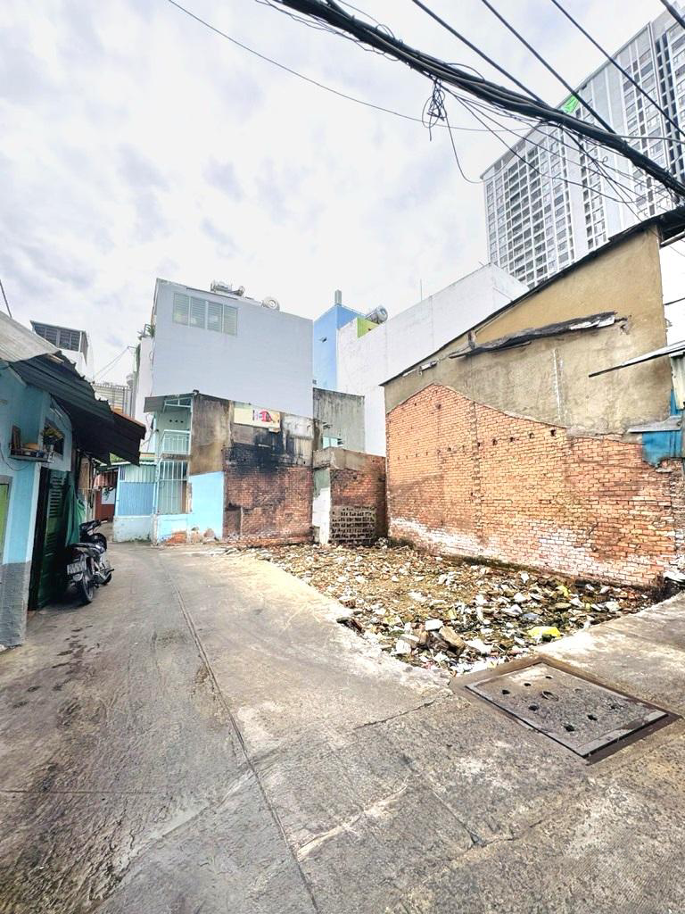 Chỉ 6,9 tỷ - lô góc hẻm 4,5m sát mặt tiền Bến Vân Đồn - sổ 51,3m2 (5,1 x 10,6)