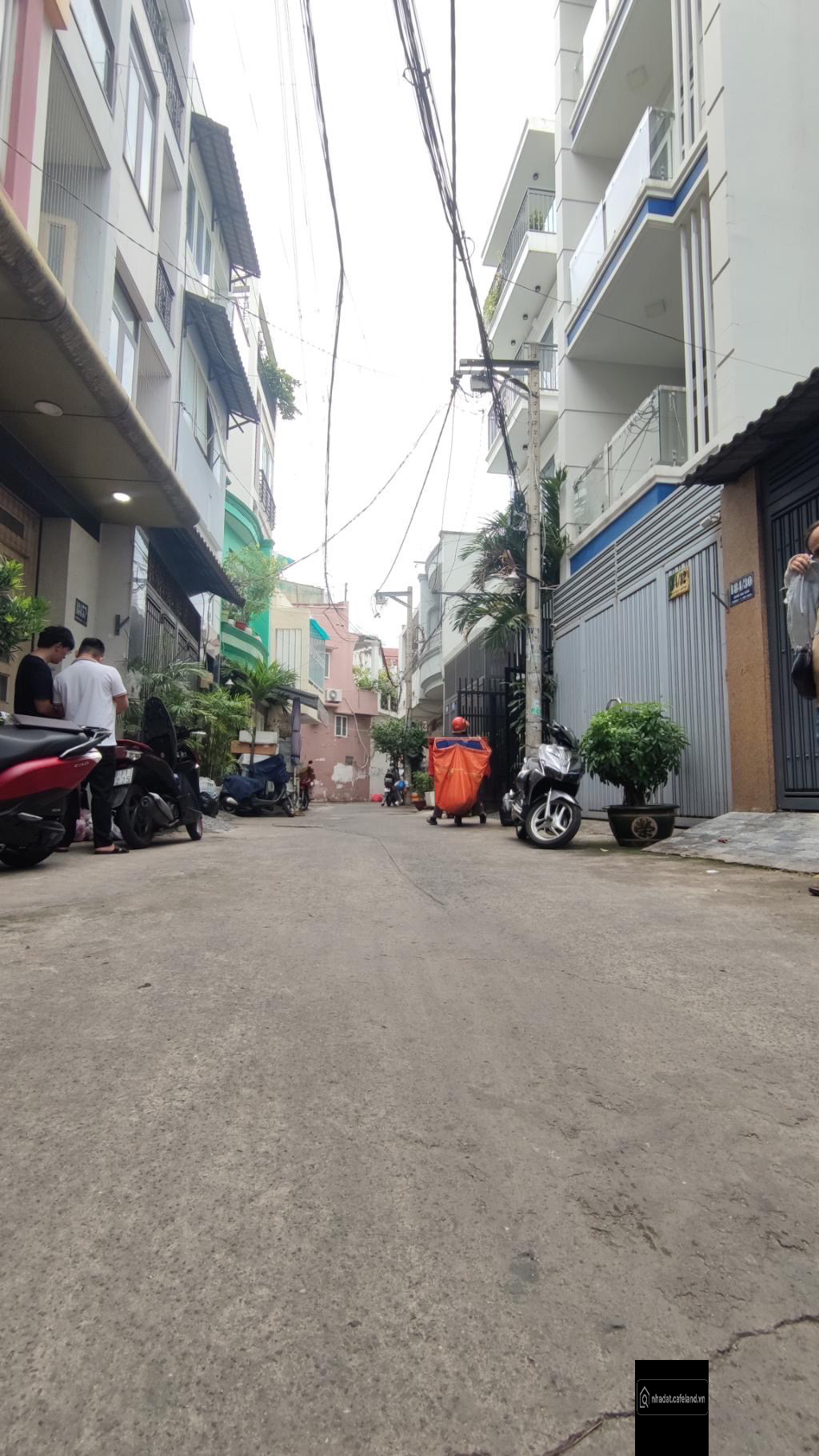 Nhà ngang 4m, 52m2, với 4 tầng 4pn6wc. Hẻm xe hơi. Pháp lý chuẩn. 