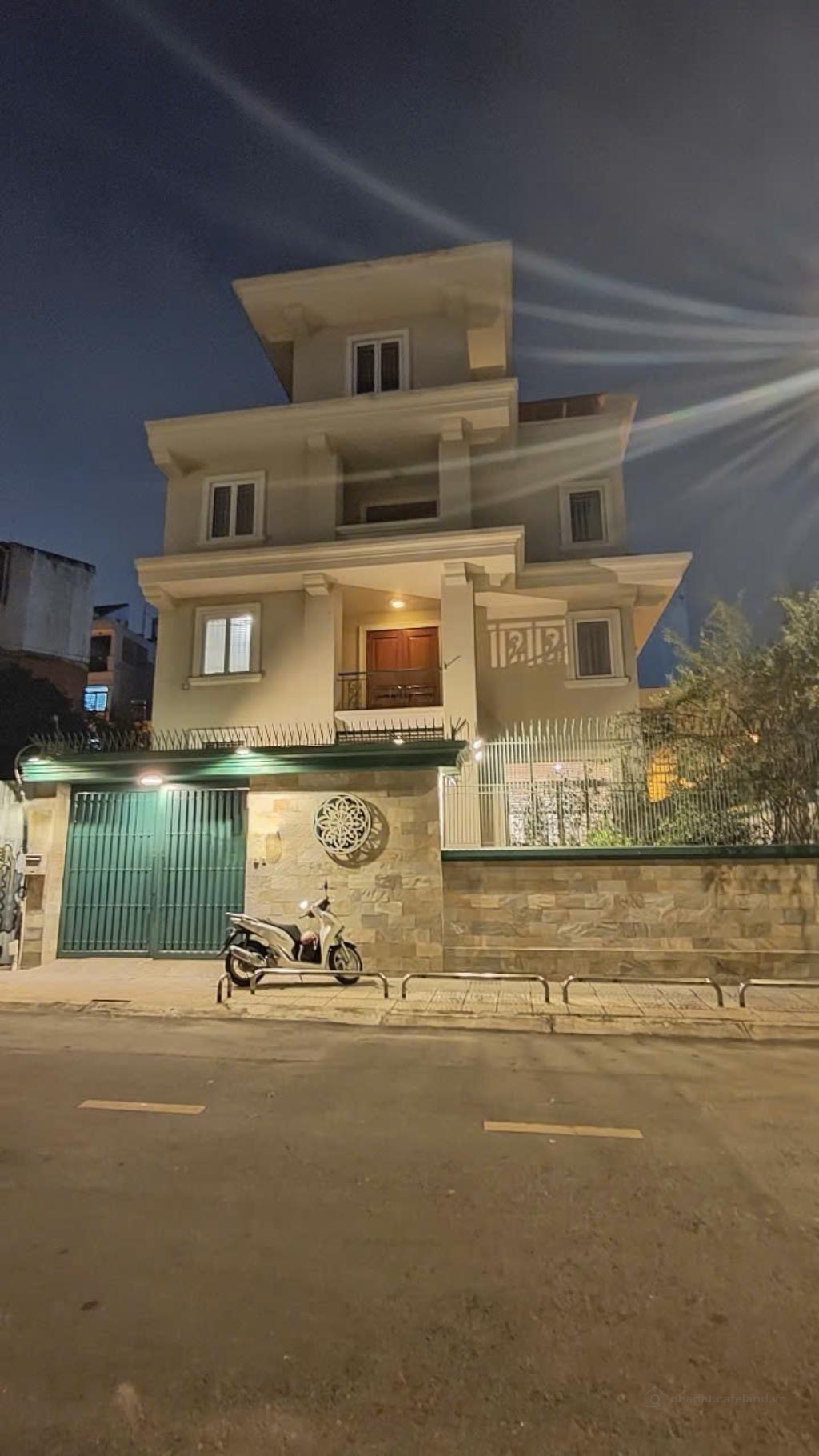 Quận 1 – Biệt Thự Lô Góc 240m², Nội Thất 40 Tỷ, Cơ Hội Hiếm -Giá siêu đẹp 130T