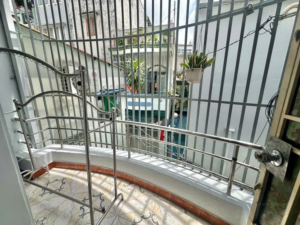 Nhà ngang hơn 3m, nở hậu tài lộc, mới @